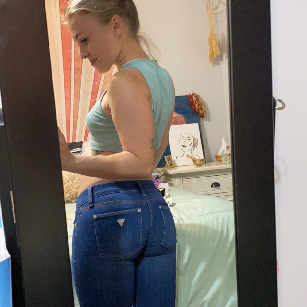 Low Rise Guess Jeans - Picture 2 of 2